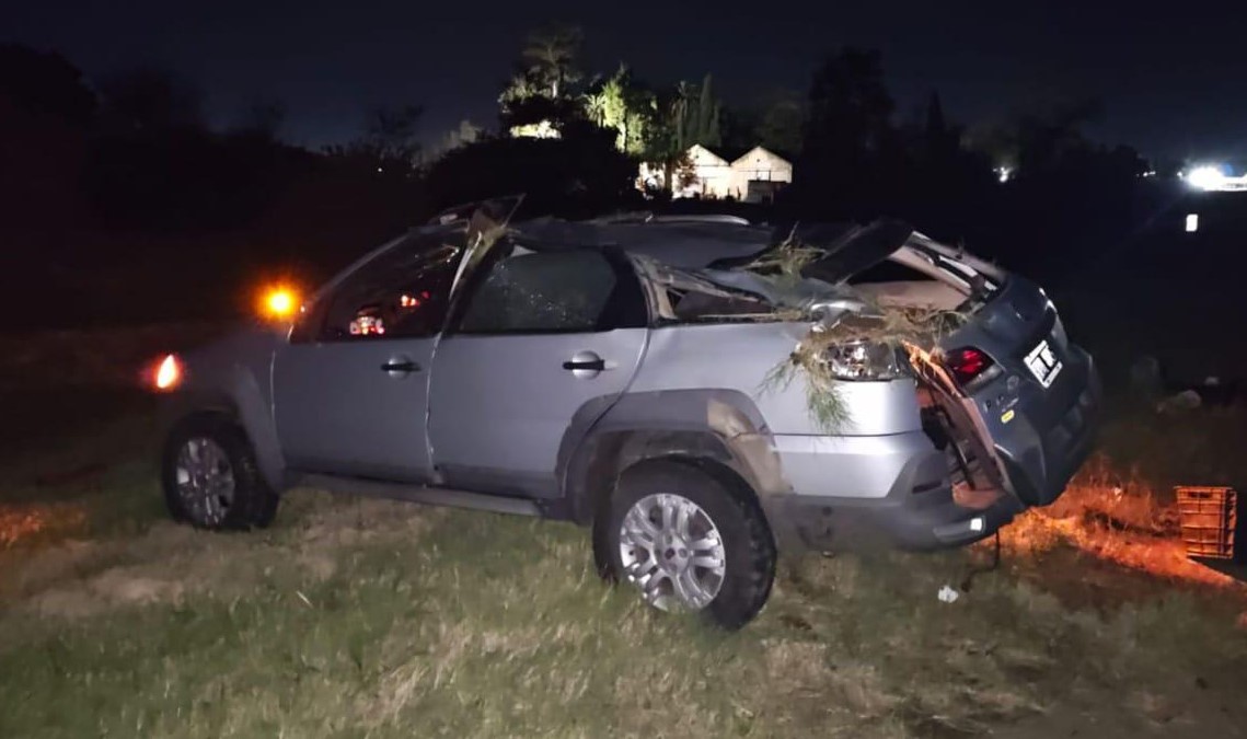 Lee más sobre el artículo Un hombre herido tras quedarse dormido y volcar en la Autopista