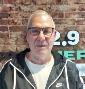Lee más sobre el artículo Falleció Oscar «Bicho» Ferrieri, leyenda del básquet nicoleño