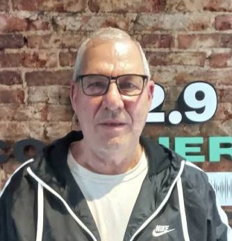 Lee más sobre el artículo Falleció Oscar «Bicho» Ferrieri, leyenda del básquet nicoleño