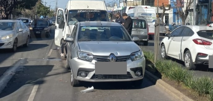 En este momento estás viendo Un niño resultó herido tras accidente entre camioneta y automóvil en Avenida Savio