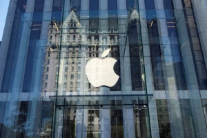 Lee más sobre el artículo Apple le dio clic al tarifazo: aumentó los precios de 15 productos y le echan la culpa a la IA