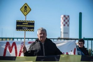 Lee más sobre el artículo Greenpeace y FOMEA denuncian contaminación en el Río Paraná por el desarme de Atanor en San Nicolás