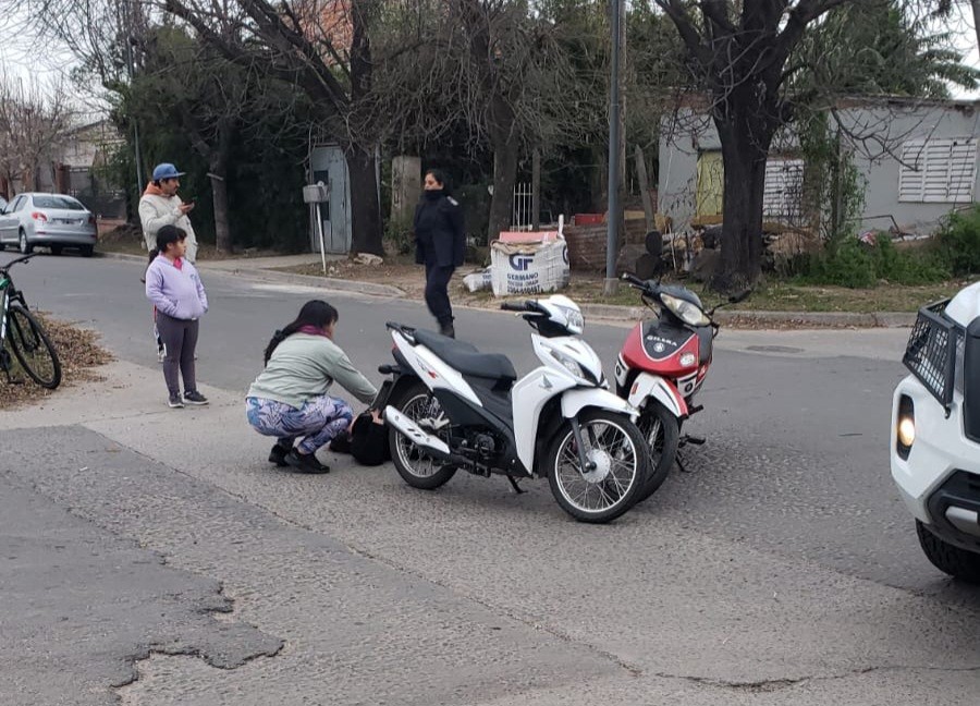 En este momento estás viendo Chocaron dos motos en zona norte y una mujer resultó con lesiones