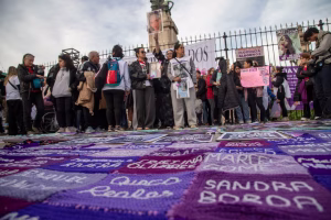 Lee más sobre el artículo Multitudinaria marcha de Ni Una Menos: «Justicia por Agostina, Dulce, Noelia y por todas»