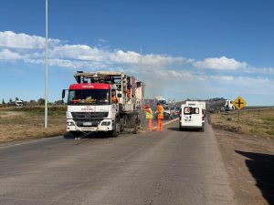 Lee más sobre el artículo El Intendente Poletti supervisó la demarcación del acceso al tránsito pesado en Villa General Savio