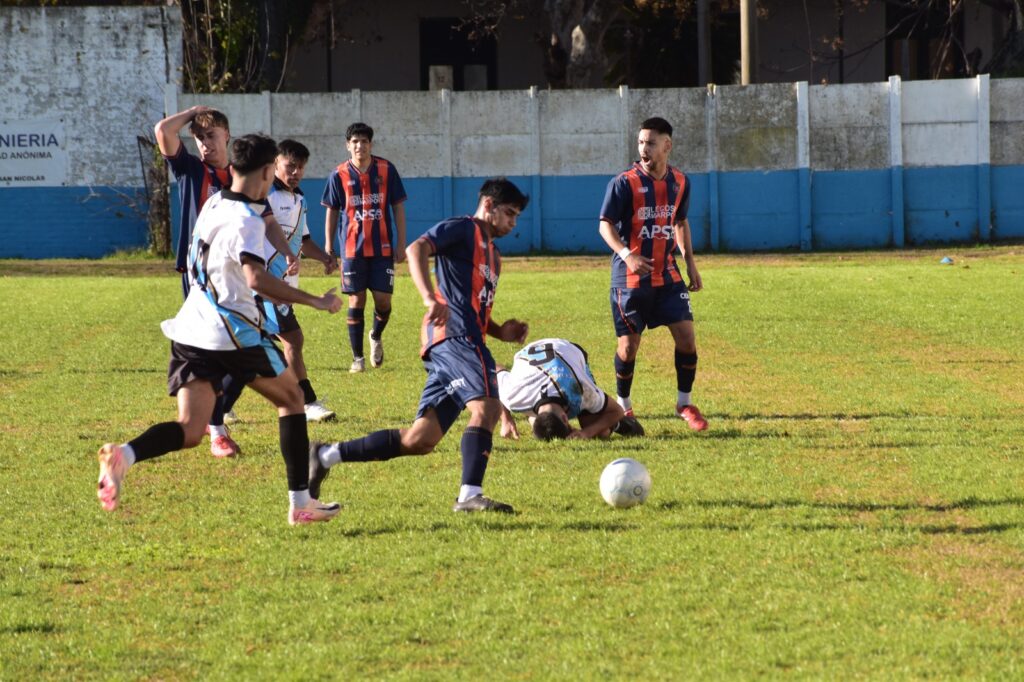 En este momento estás viendo Fútbol local: ganó Regatas y empataron San Martín-La Emilia