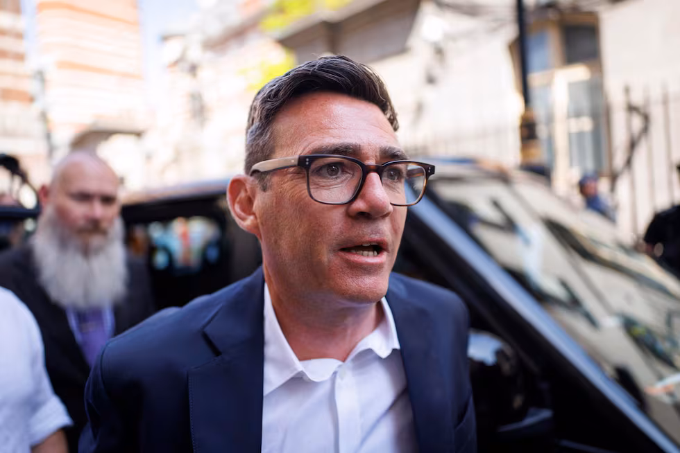 En este momento estás viendo Reino Unido: Andy Burnham asoma como el elegido para frenar a la ultraderecha