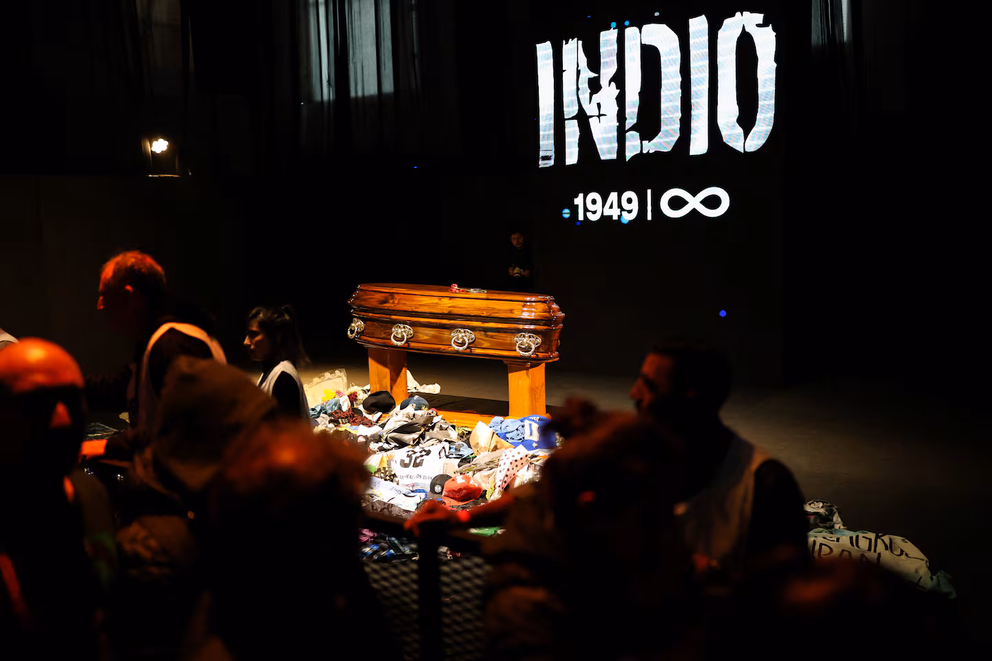 En este momento estás viendo Finalizó el velorio del Indio Solari tras una despedida histórica de un millón de personas