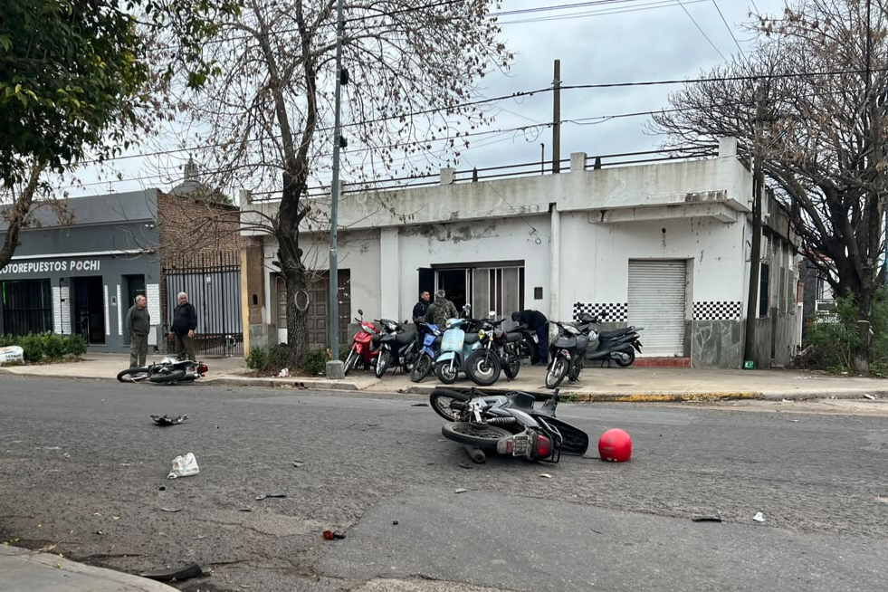 En este momento estás viendo Tres personas heridas tras choque entre dos motos