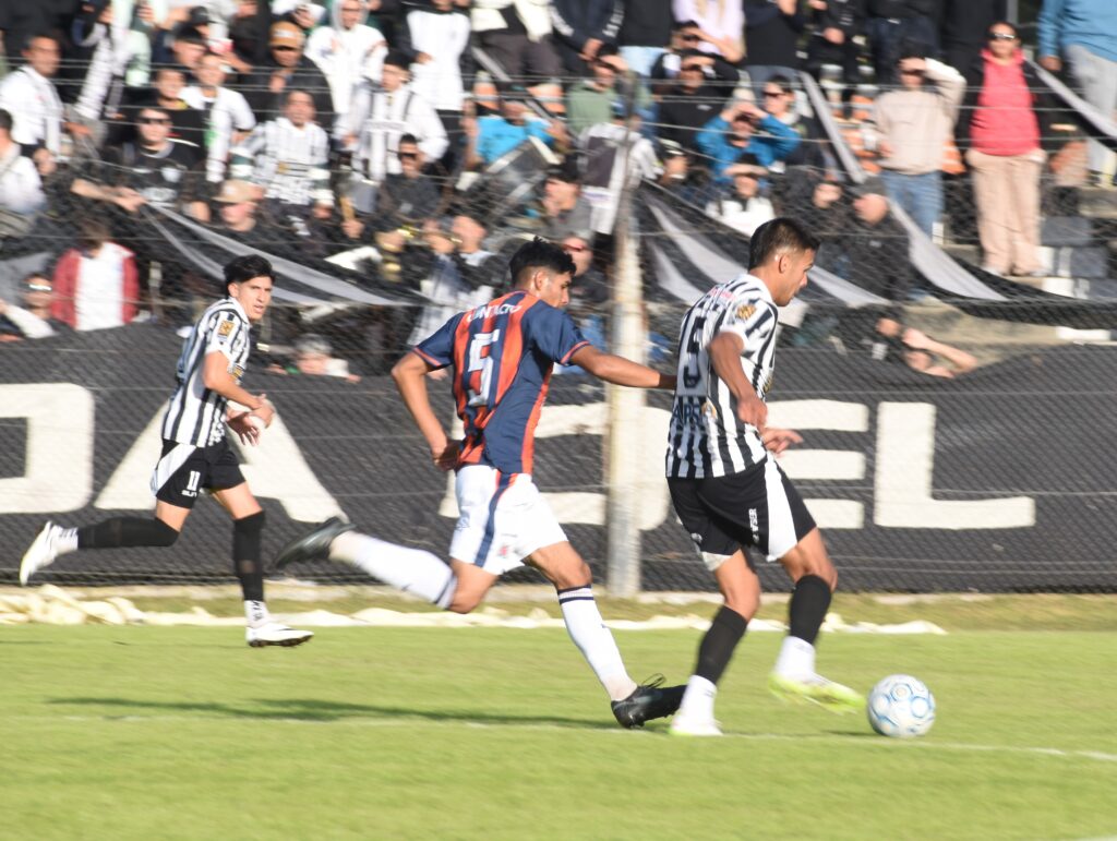 En este momento estás viendo Fútbol local: comienzan las semifinales del Torneo Apertura
