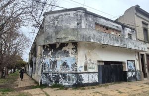 Lee más sobre el artículo Salió a la venta el histórico edificio del ex cine de Ramallo, actualmente abandonado
