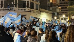 Lee más sobre el artículo Nicoleños celebraron el pase de la Selección Argentina a semifinales del Mundial