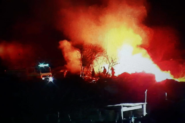 En este momento estás viendo Arduo trabajo de los bomberos para sofocar un incendio en Villa Constitución