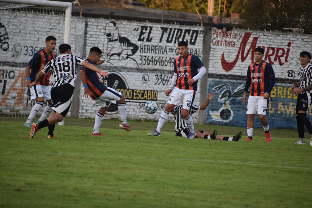 En este momento estás viendo Fútbol local: Regatas y La Emilia juegan la final del Apertura en el Estadio San Nicolás