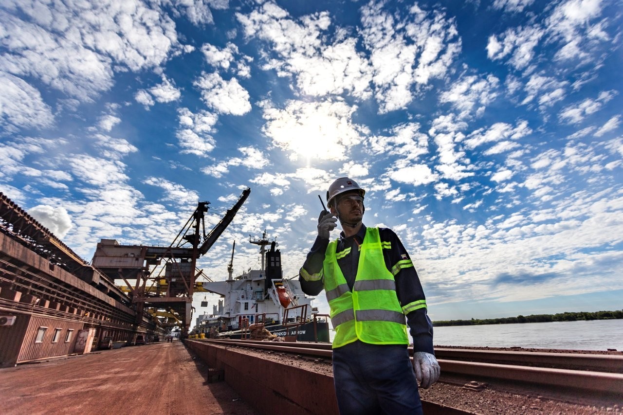 En este momento estás viendo Ternium publicó su Reporte de Sostenibilidad 2025: destaca inversiones ambientales y para la comunidad en Argentina