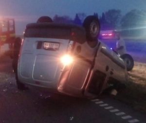 Lee más sobre el artículo Villa Ramallo: tres personas heridas tras volcar una Renault Kangoo