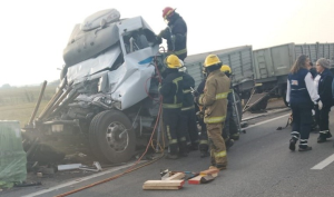 Lee más sobre el artículo Tres personas heridas tras grave accidente en la Autopista