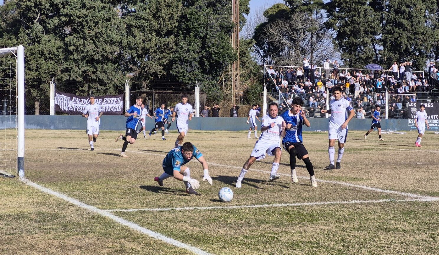 En este momento estás viendo Fútbol local: Regatas venció a General Rojo y empataron Somisa-La Emilia